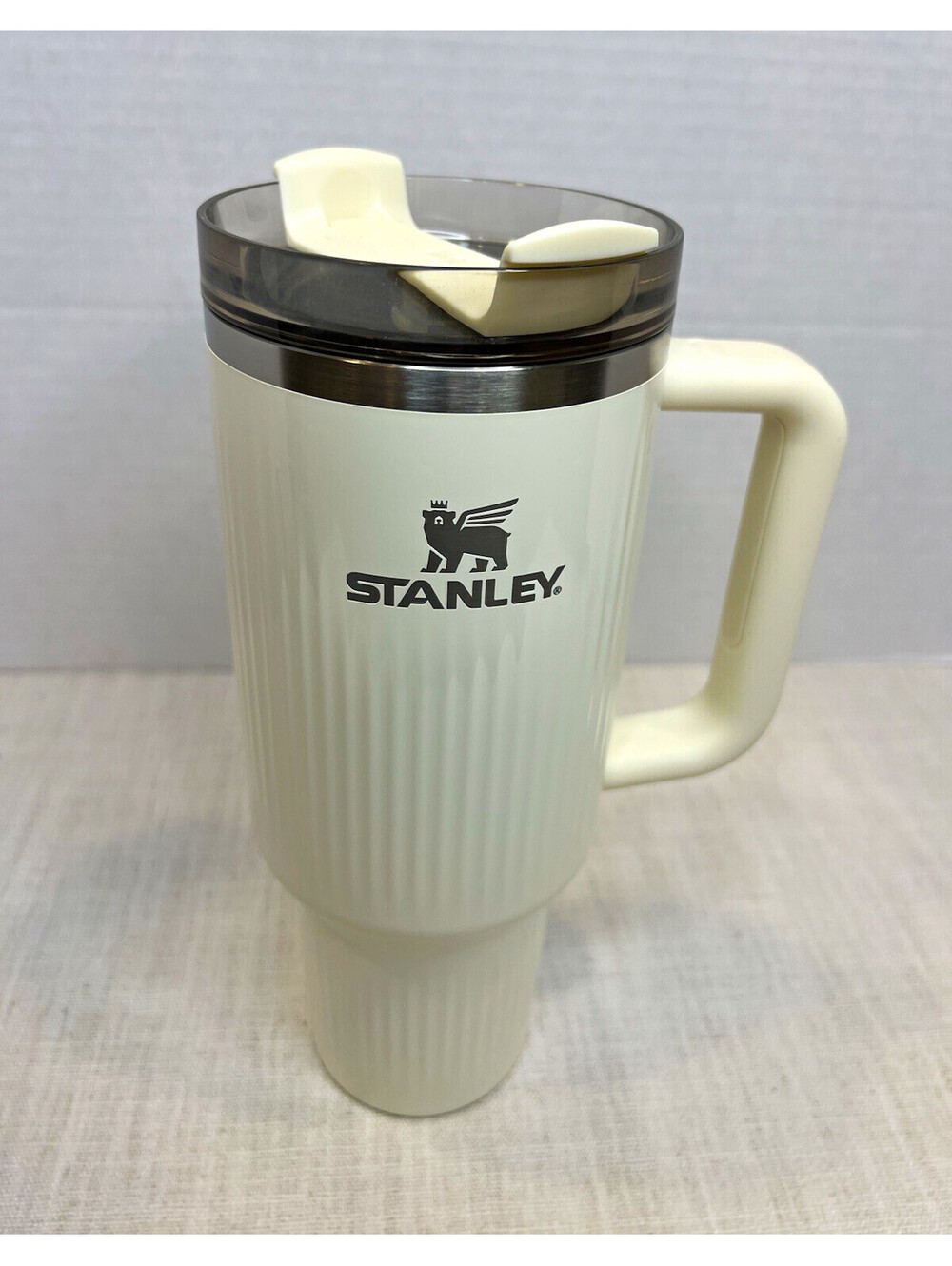 Stanley 40 oz / 1.18 L White FlutedInsulated Tumbler w/ Handle